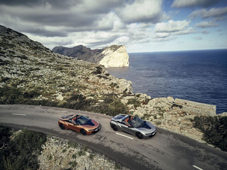  BMW i8 Roadster (I15) 2018 года  (WW) (фото 46 из 198)